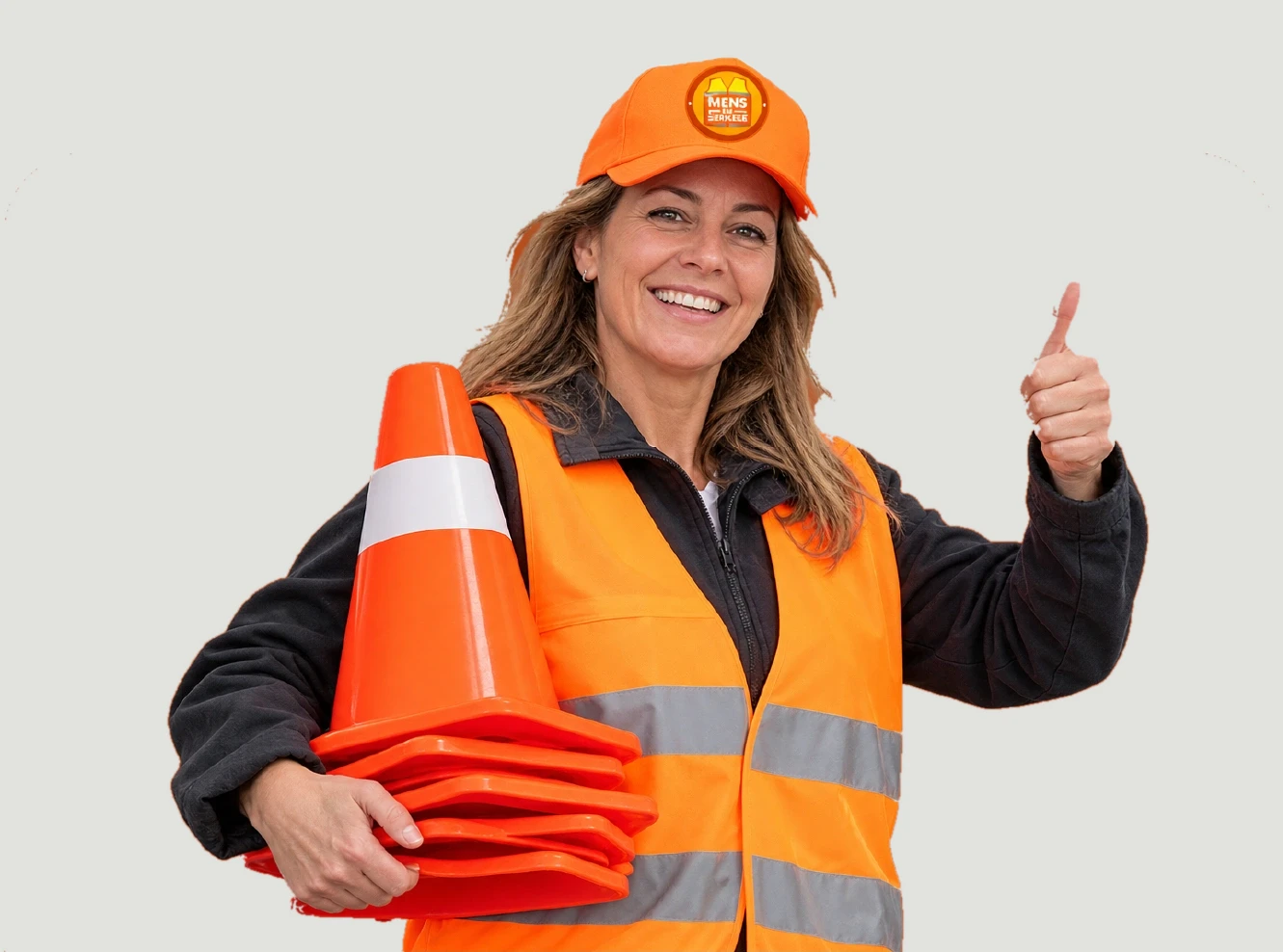Een lachende verkeersregelaar van Mens en Verkeer met pionnen en een duim omhoog.